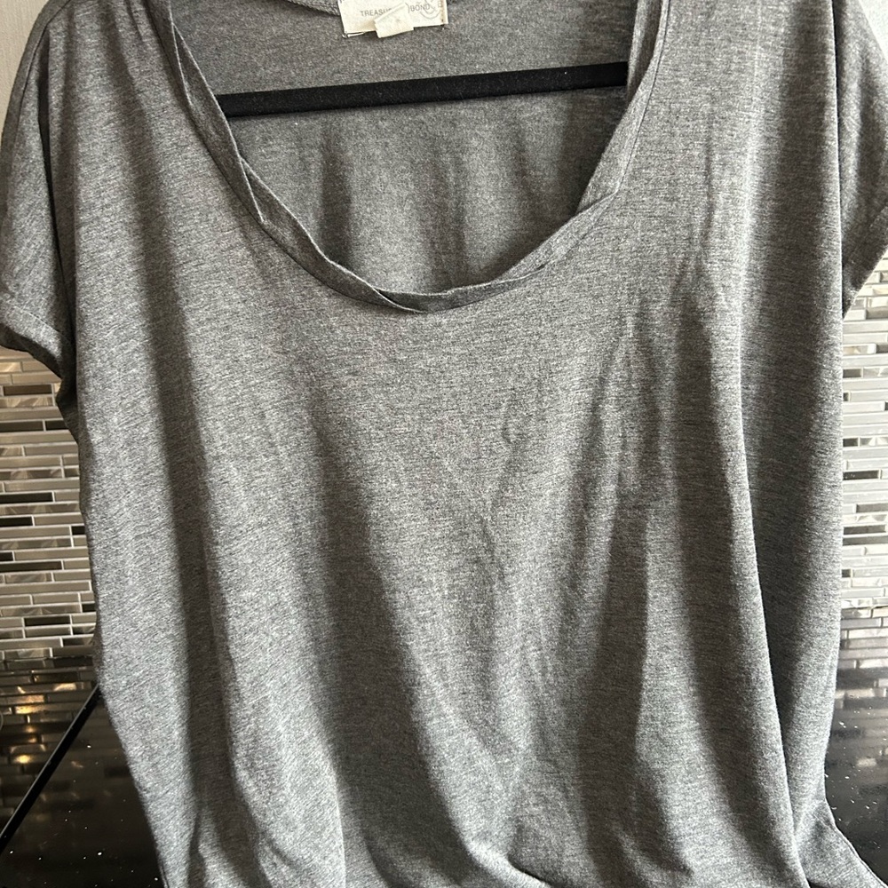Grey tee